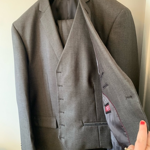 🎉SALE🎉 NWOT / Men’s 3 piece Suits / Size 48R - Picture 3 of 4